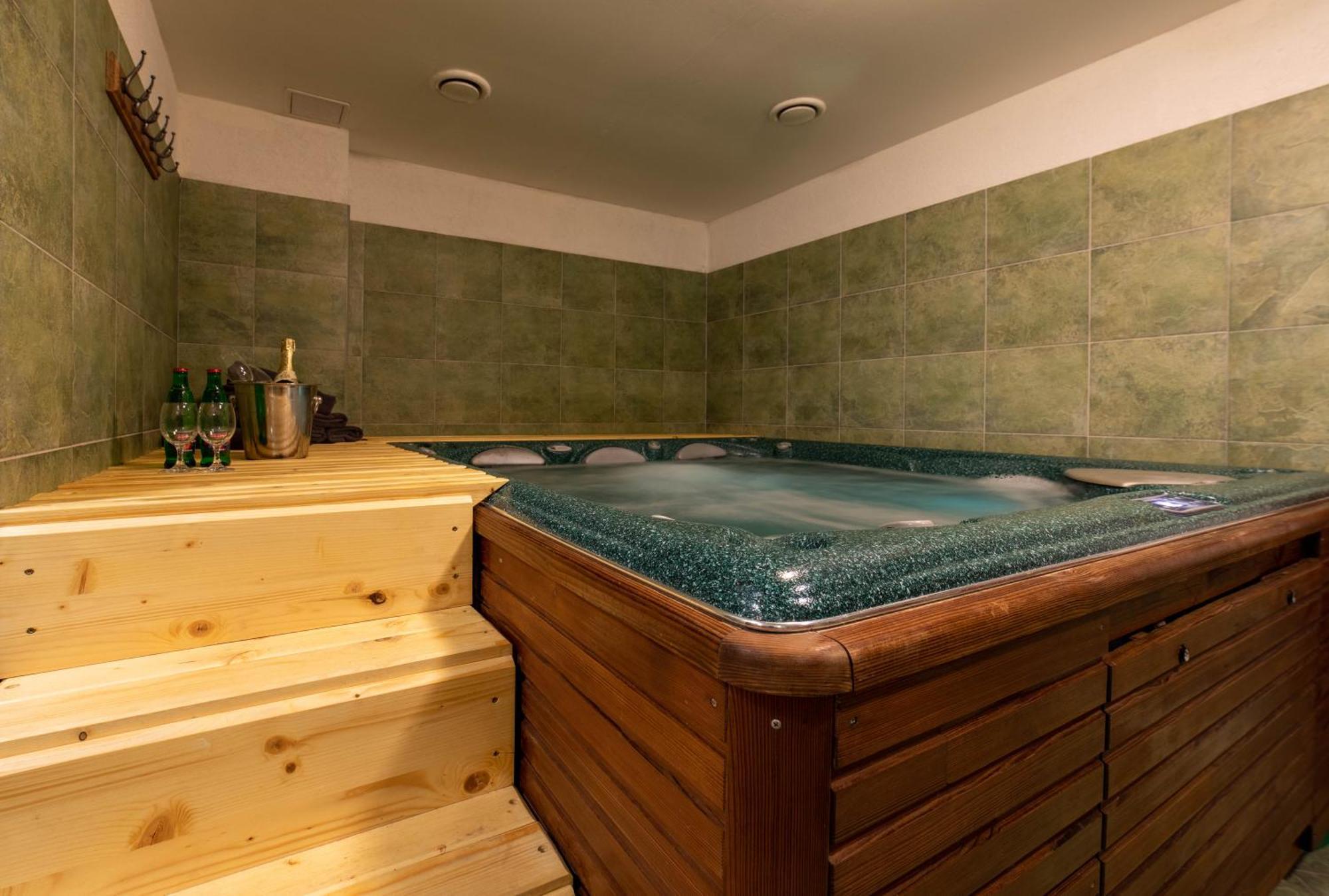 Hotel Liptov Holiday *** Liptovský Trnovec Esterno foto