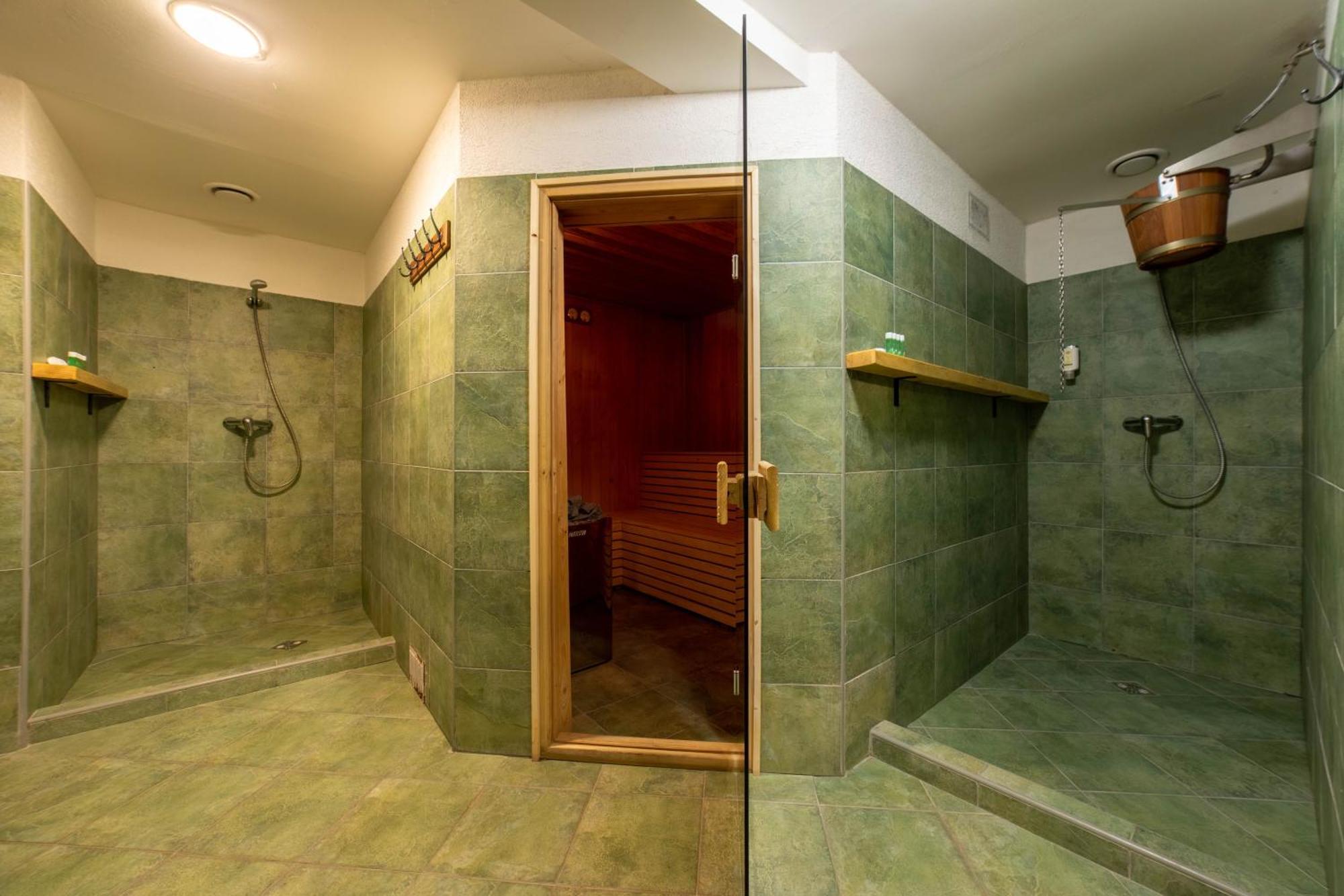 Hotel Liptov Holiday *** Liptovský Trnovec Esterno foto