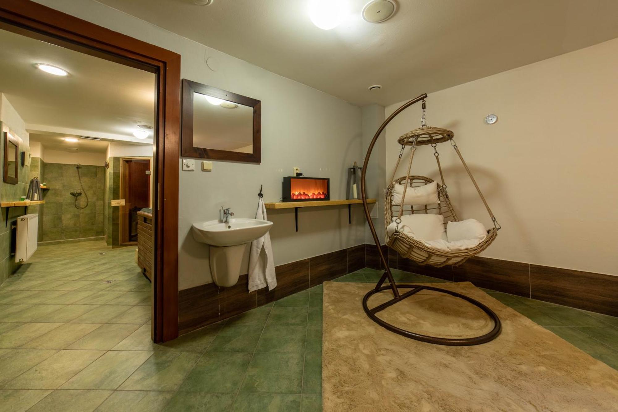 Hotel Liptov Holiday *** Liptovský Trnovec Esterno foto